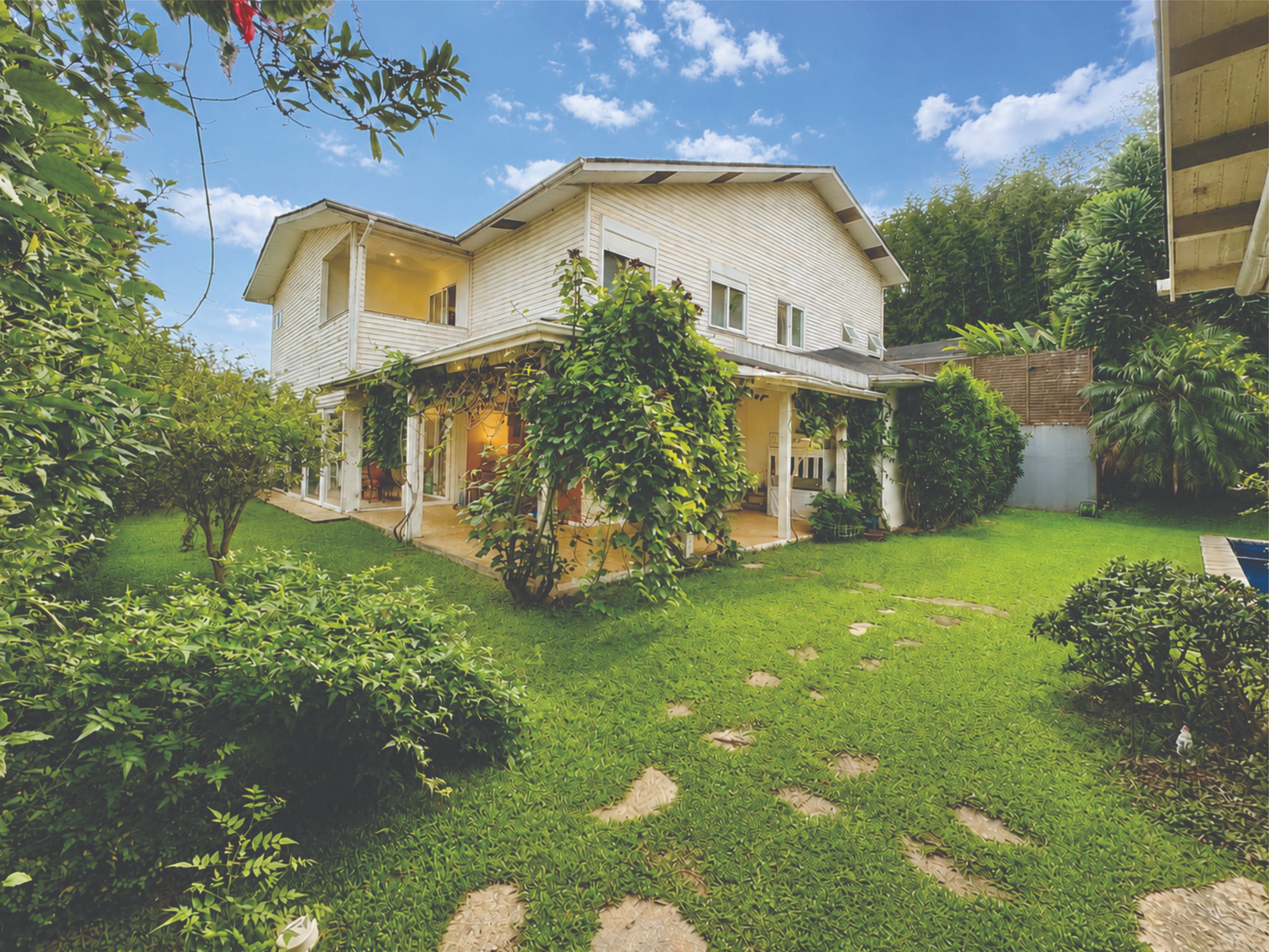 Casa com 4 suítes na Granja Viana, foto 2 de 49