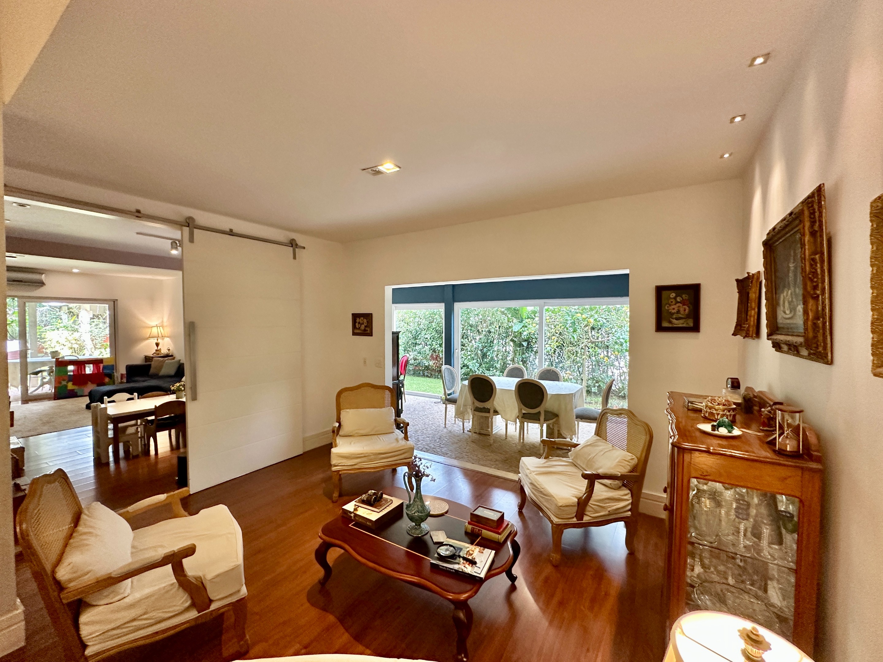 Casa com 4 suítes na Granja Viana, foto 12 de 49