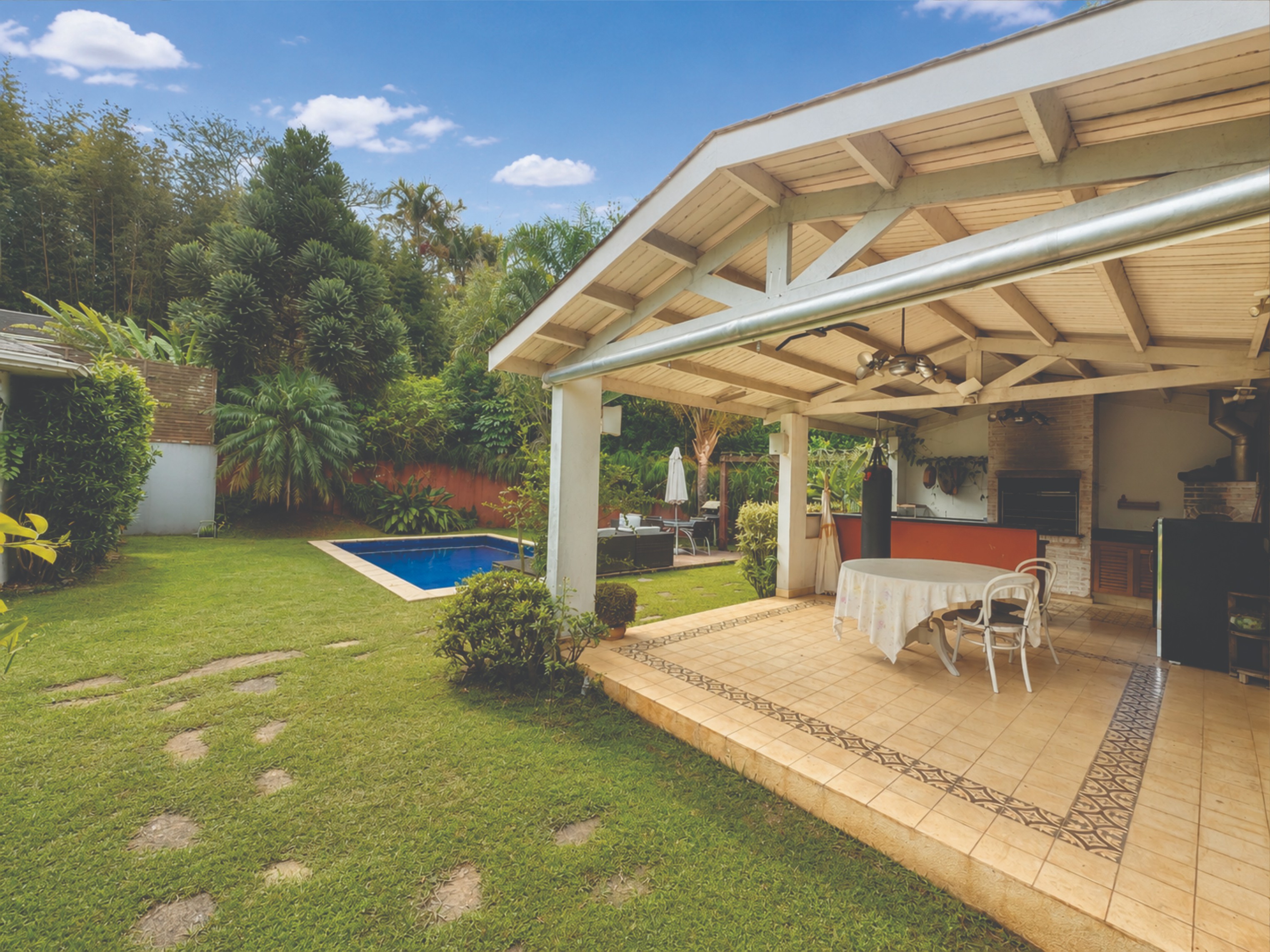 Casa com 4 suítes na Granja Viana, foto 25 de 49