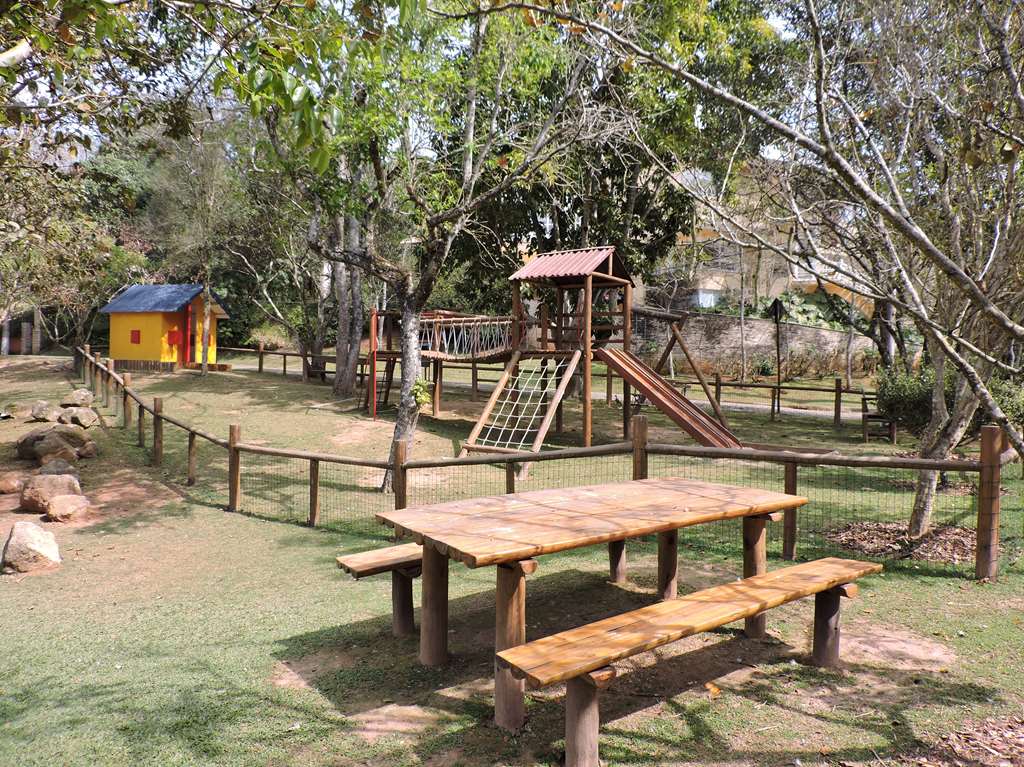 Casa com 4 dormitórios na Granja Viana / 322m², foto 8 de 52