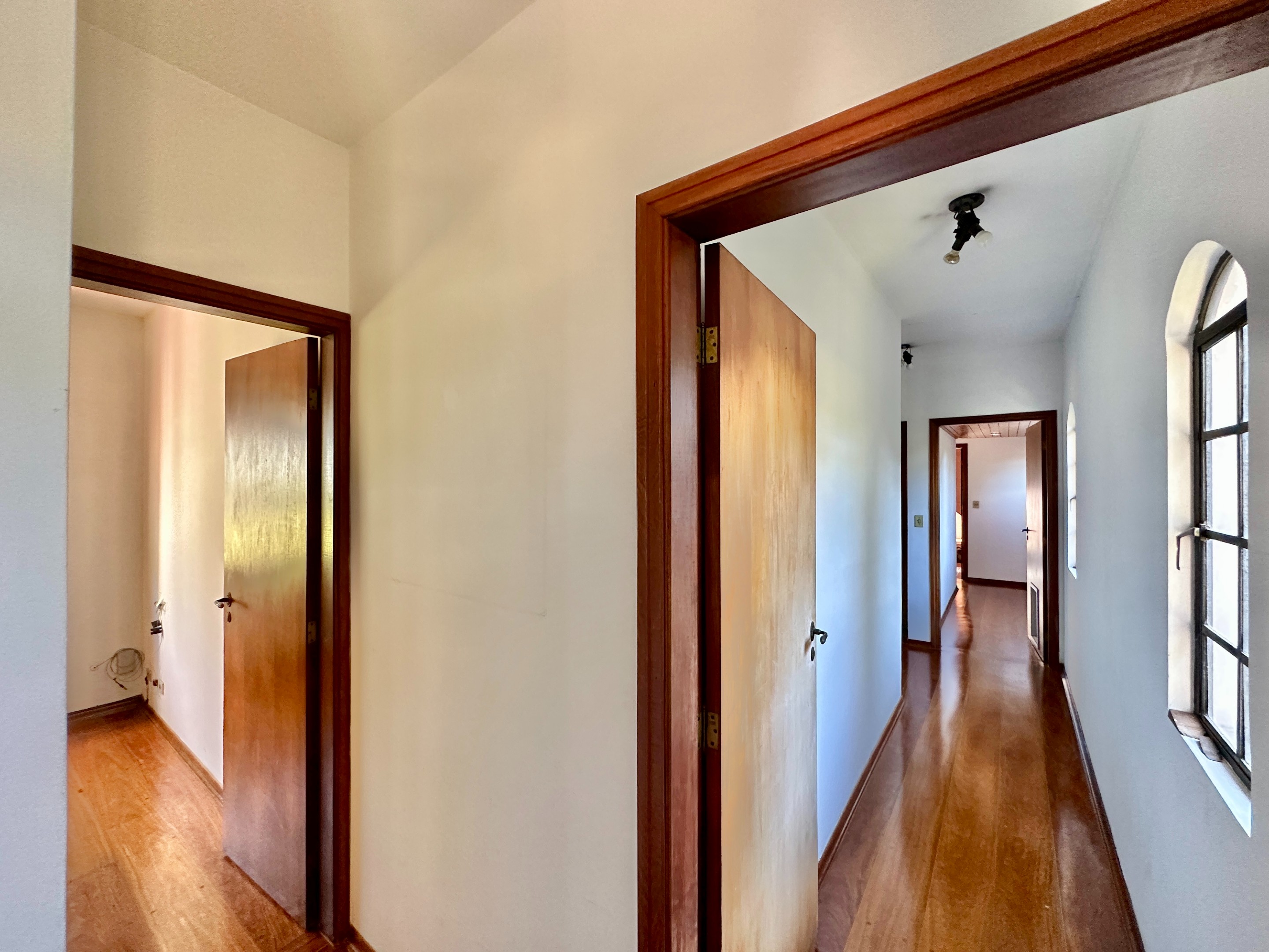 Casa com 4 dormitórios na Granja Viana / 322m², foto 10 de 52