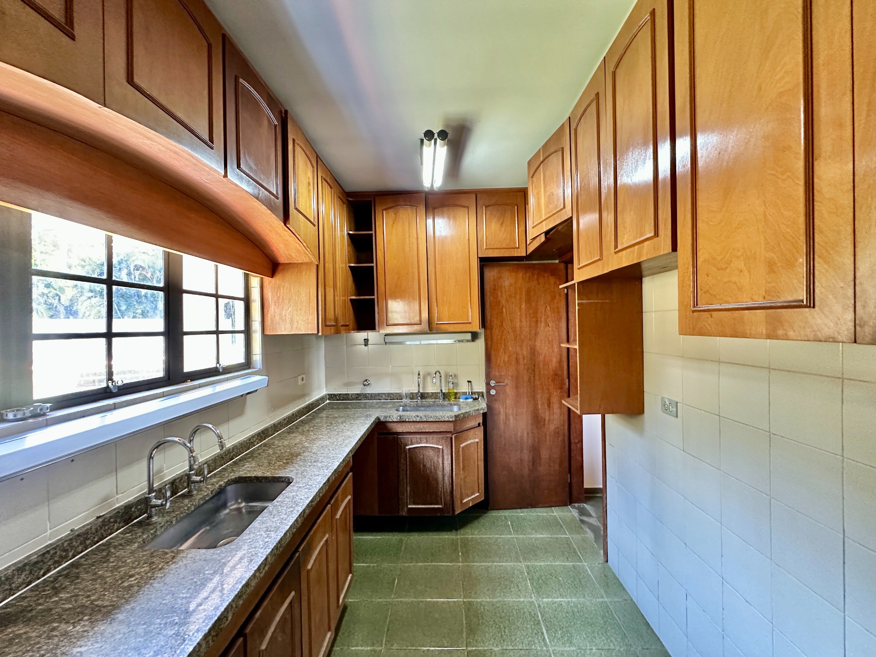 Casa com 4 dormitórios na Granja Viana / 322m², foto 20 de 52
