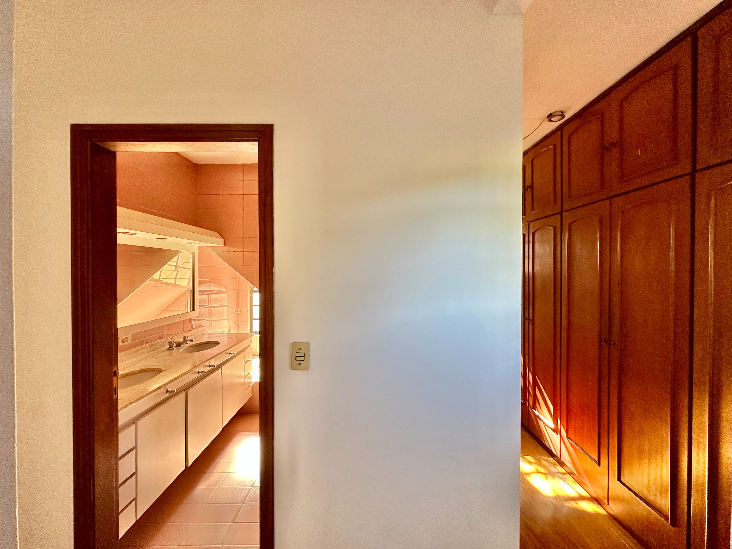 Casa com 4 dormitórios na Granja Viana / 322m², foto 22 de 52