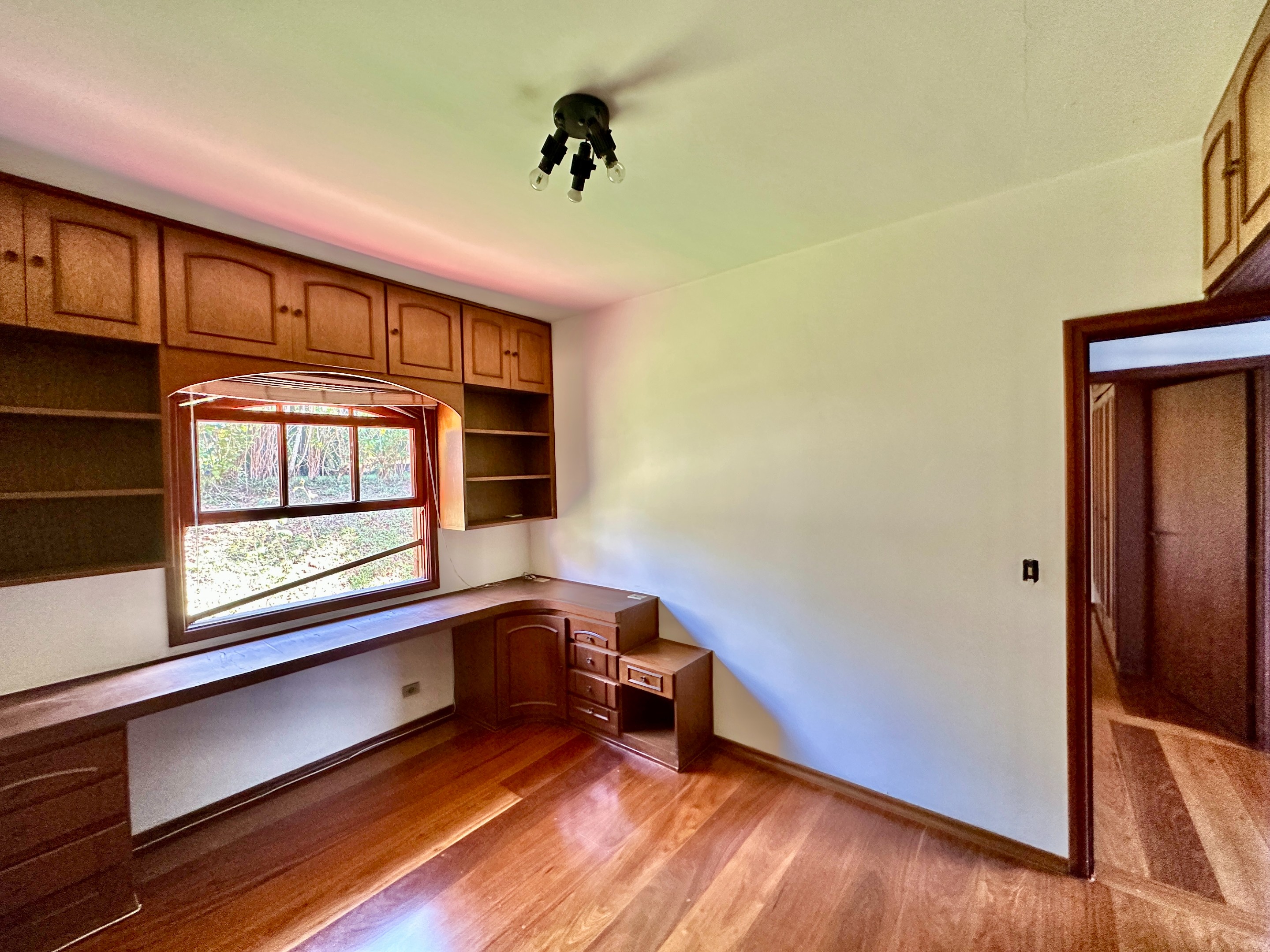 Casa com 4 dormitórios na Granja Viana / 322m², foto 30 de 52