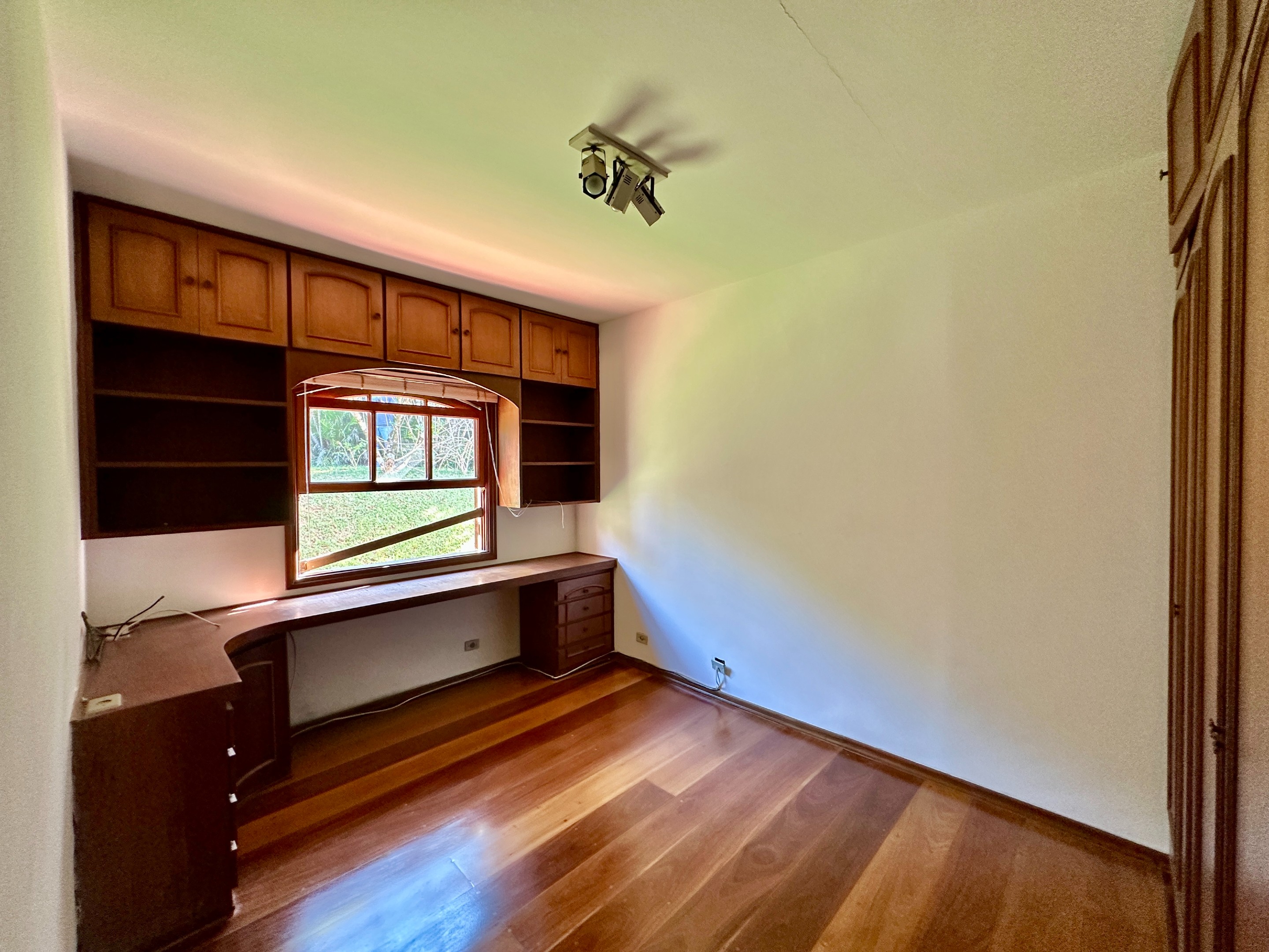 Casa com 4 dormitórios na Granja Viana / 322m², foto 32 de 52