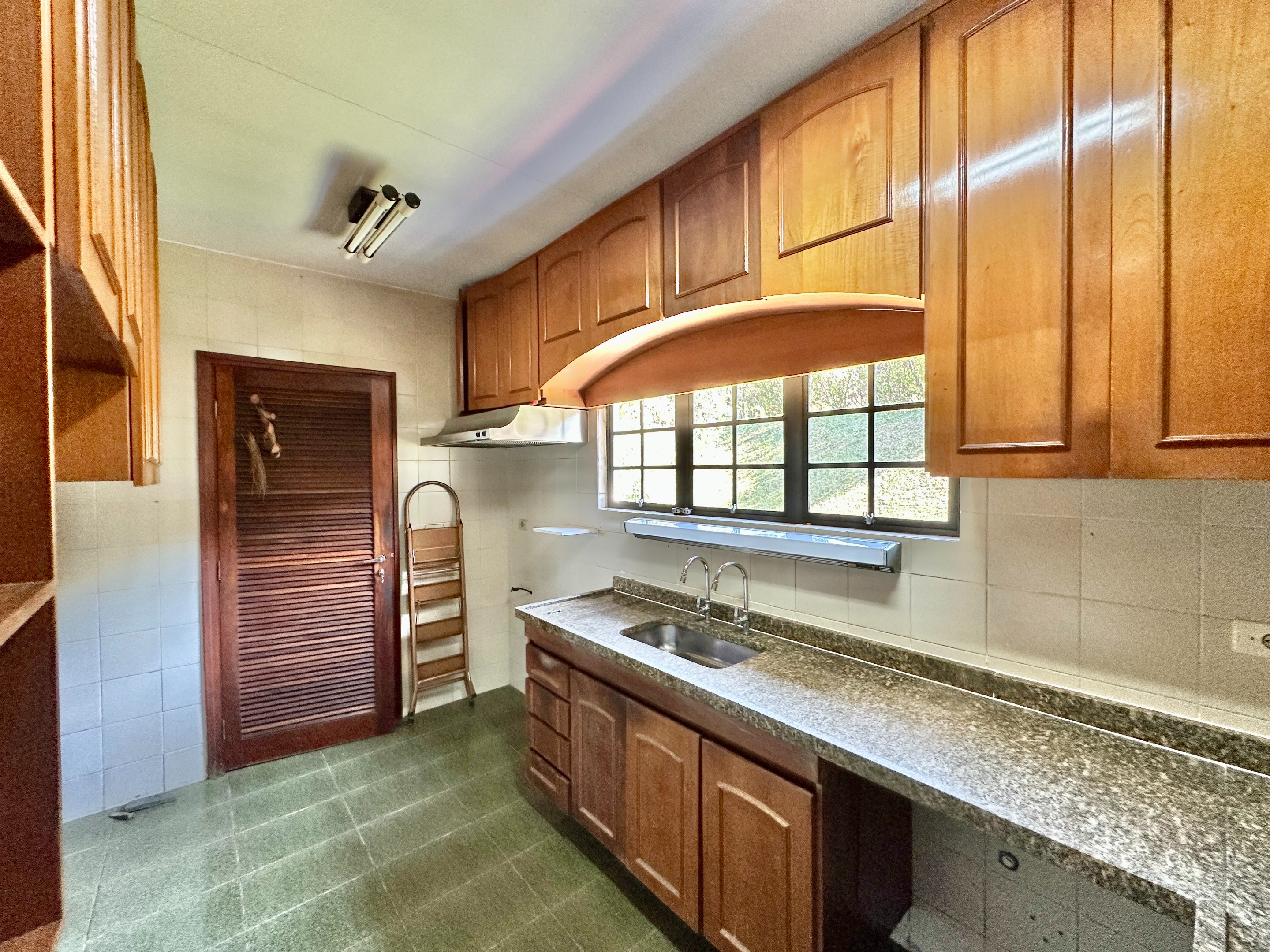 Casa com 4 dormitórios na Granja Viana / 322m², foto 41 de 52