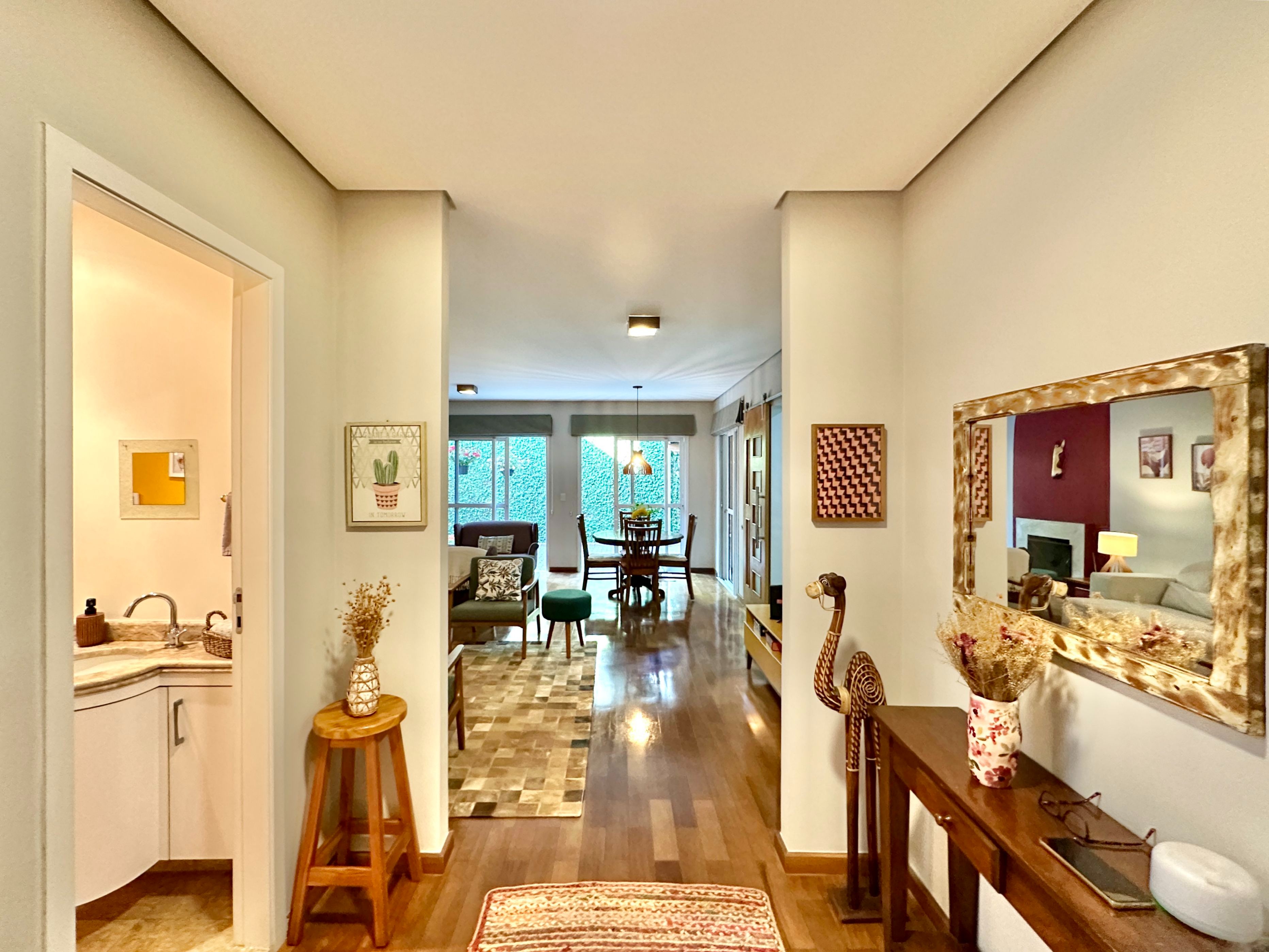 Casa Impecável na Granja Viana com 4 dormitórios / sendo 2 suítes, foto 3 de 51