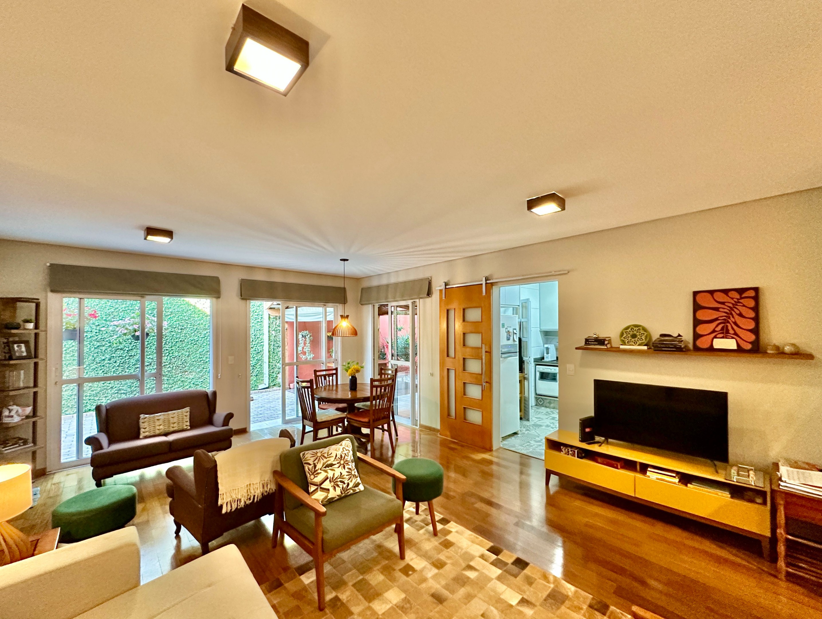 Casa Impecável na Granja Viana com 4 dormitórios / sendo 2 suítes, foto 4 de 51