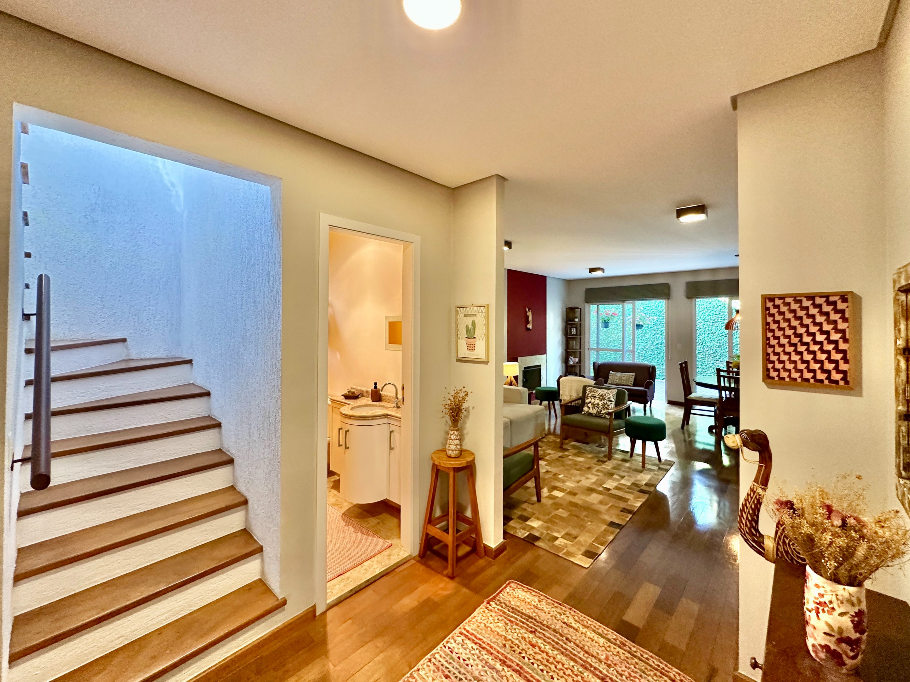 Casa Impecável na Granja Viana com 4 dormitórios / sendo 2 suítes, foto 2 de 51