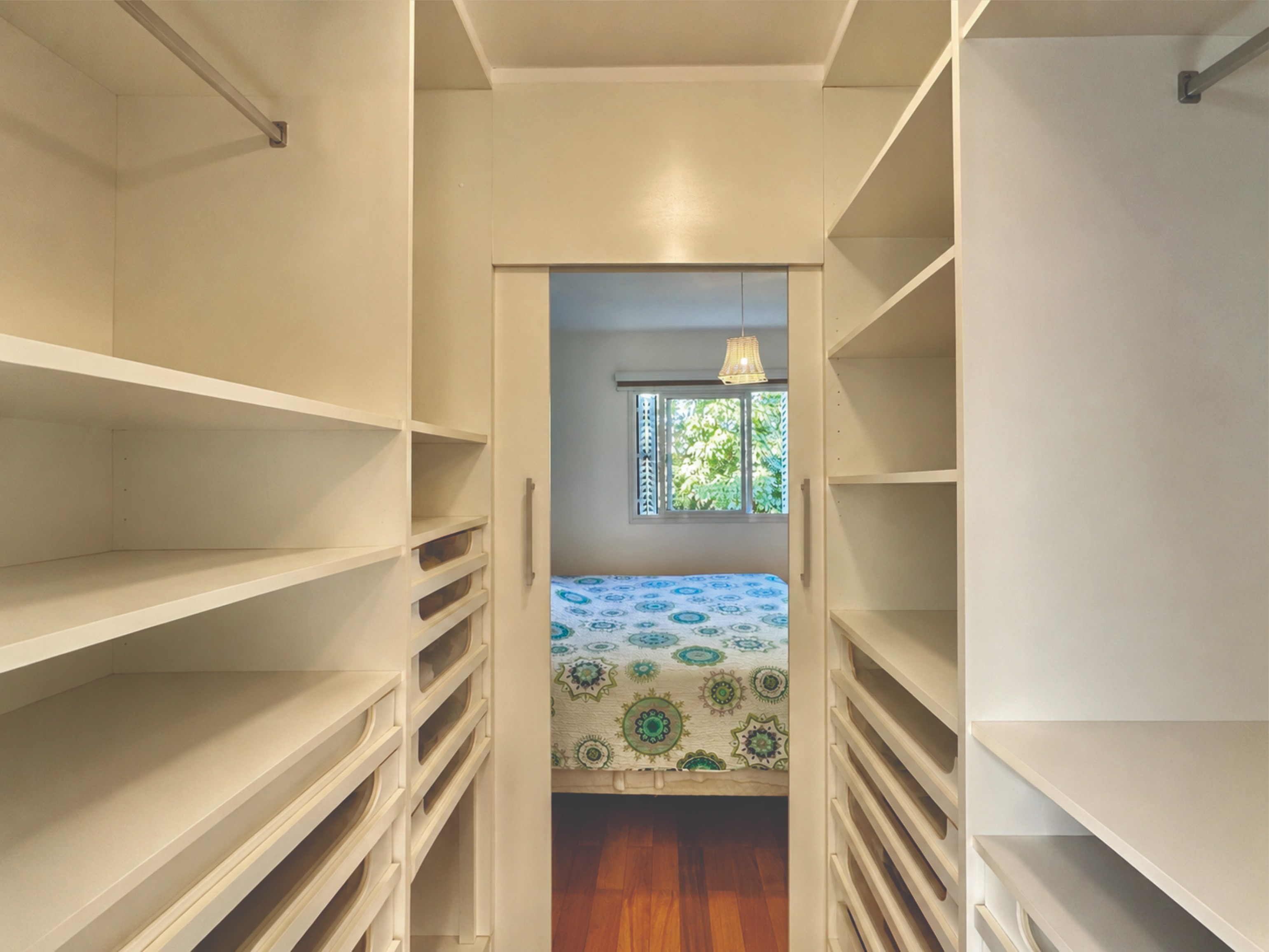 Casa Impecável na Granja Viana com 4 dormitórios / sendo 2 suítes, foto 8 de 51