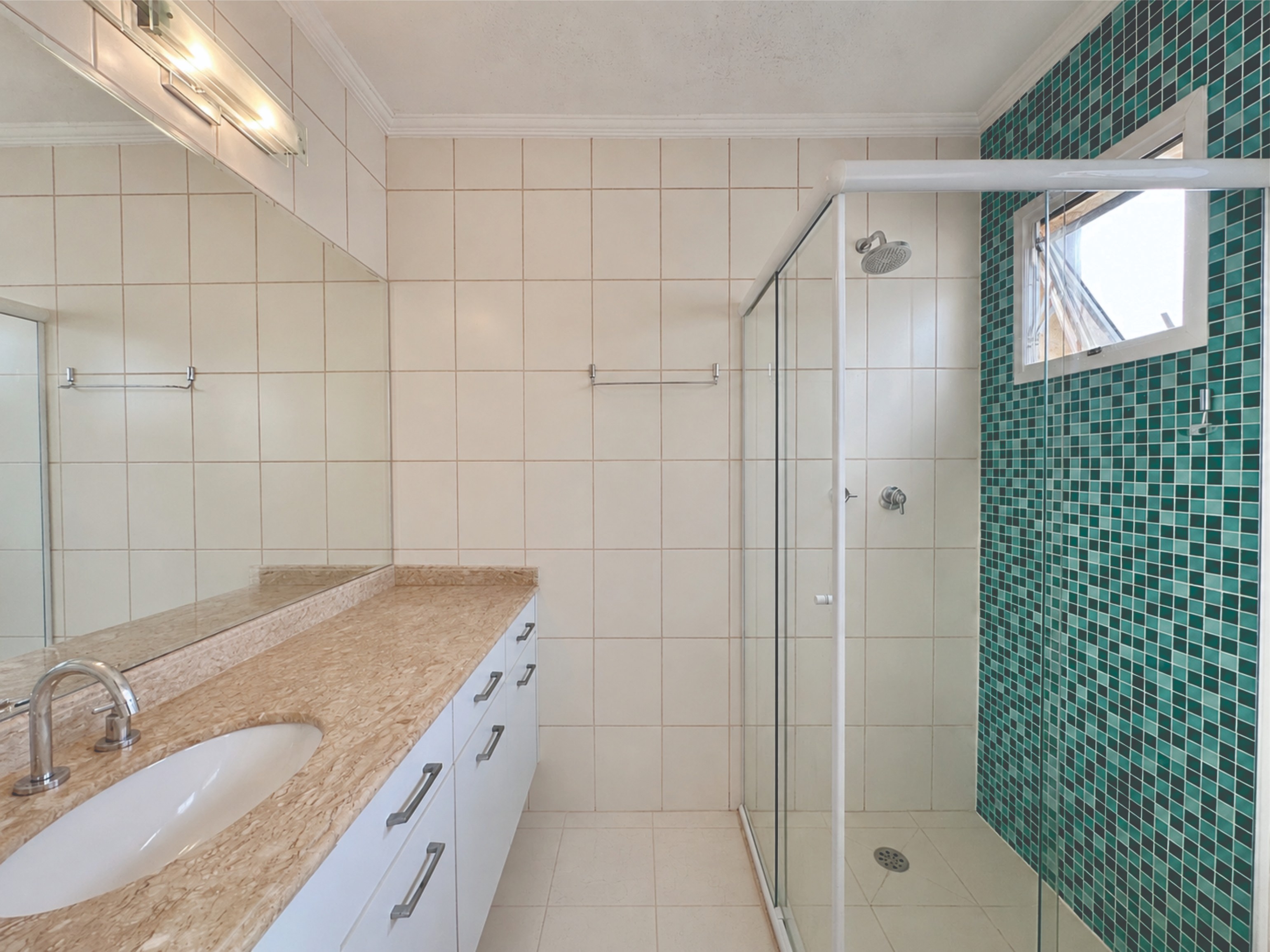 Casa Impecável na Granja Viana com 4 dormitórios / sendo 2 suítes, foto 9 de 51