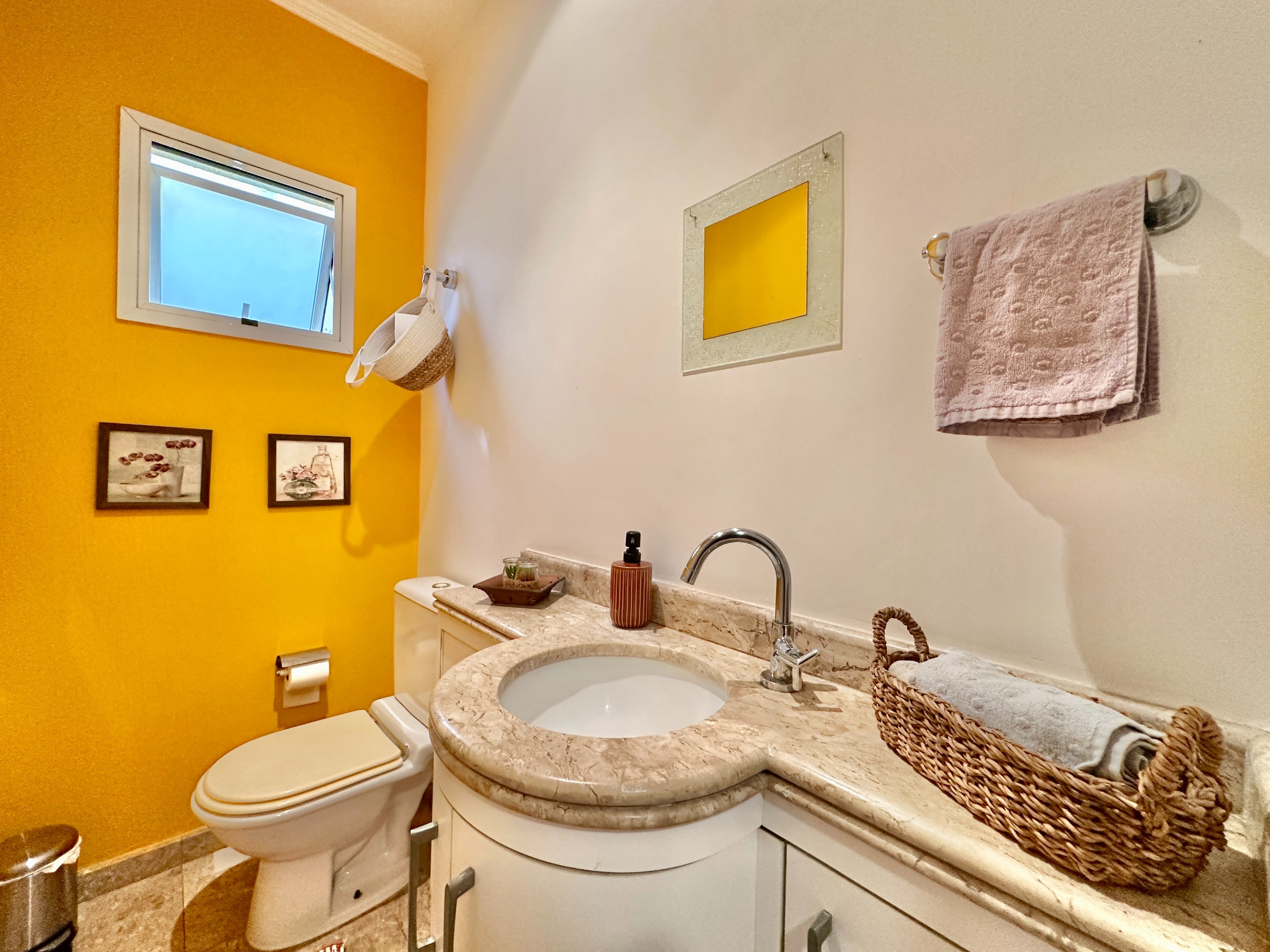 Casa Impecável na Granja Viana com 4 dormitórios / sendo 2 suítes, foto 13 de 51