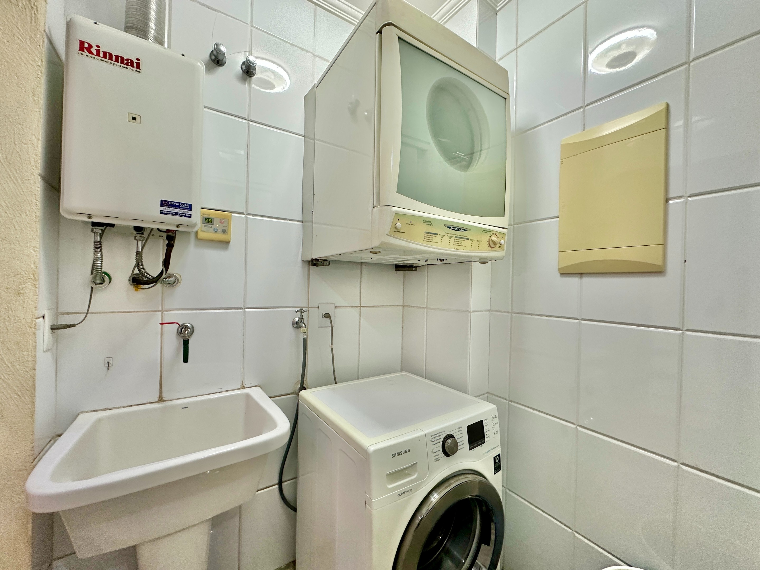 Casa Impecável na Granja Viana com 4 dormitórios / sendo 2 suítes, foto 26 de 51