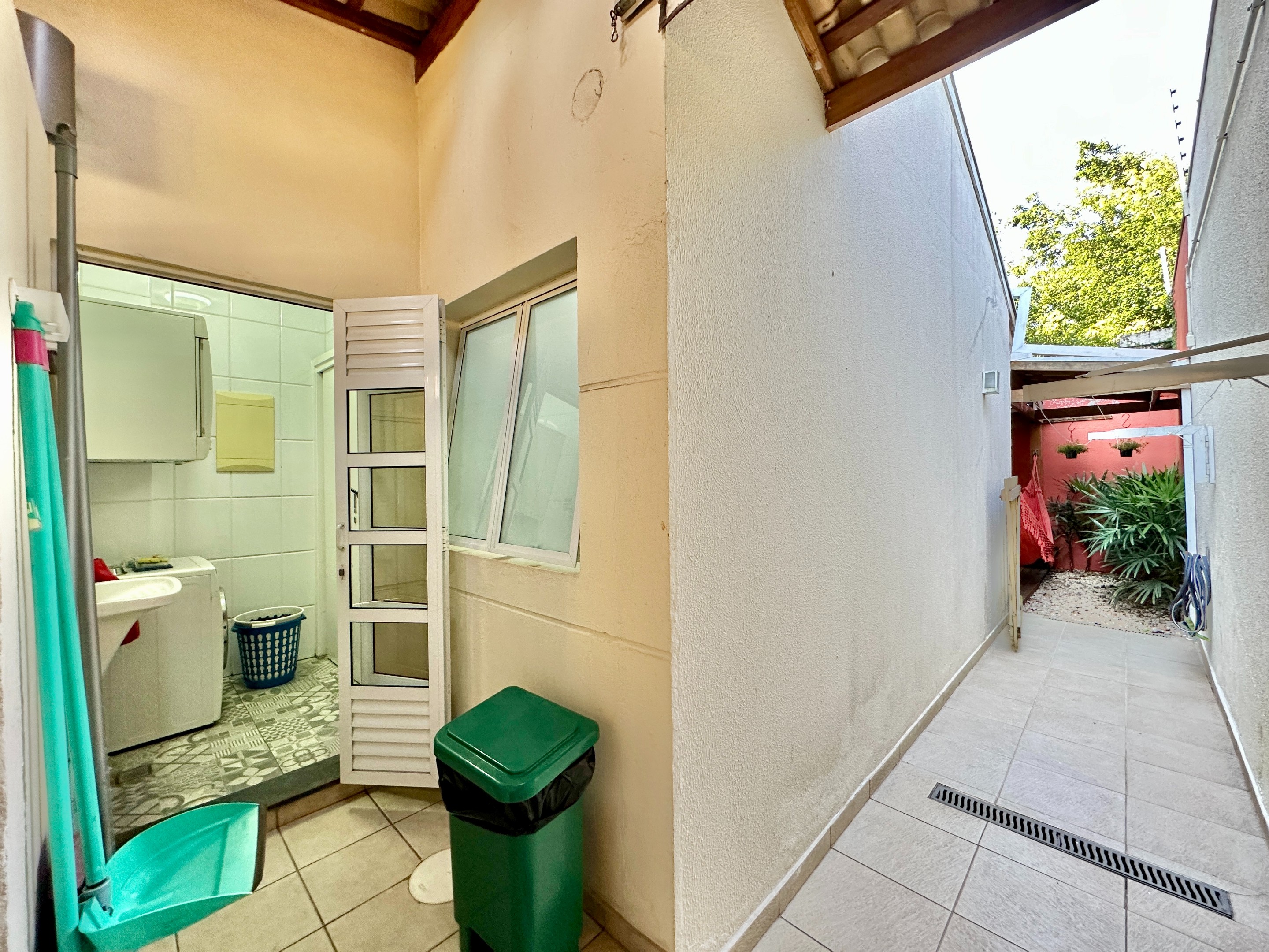 Casa Impecável na Granja Viana com 4 dormitórios / sendo 2 suítes, foto 33 de 51