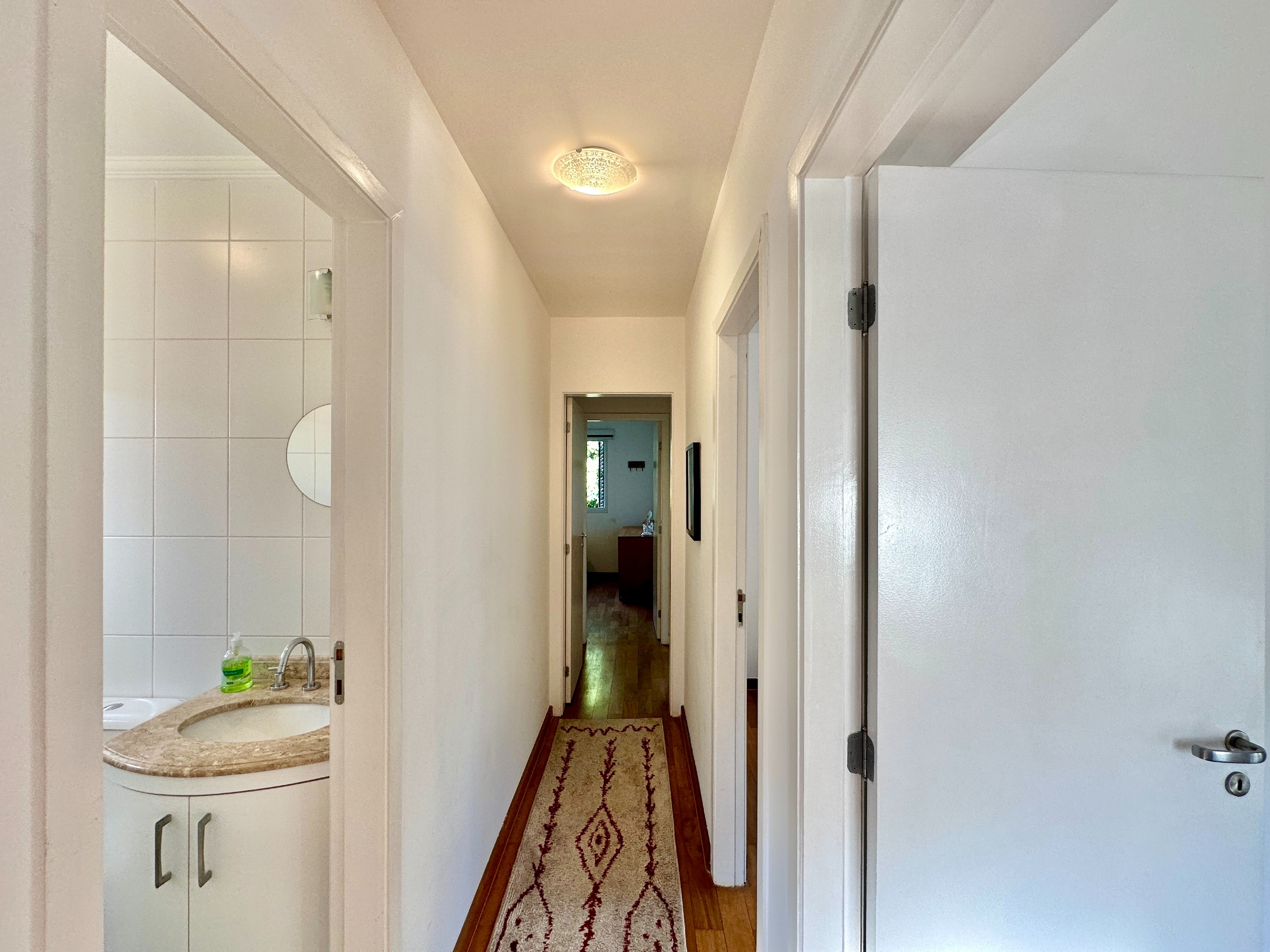 Casa Impecável na Granja Viana com 4 dormitórios / sendo 2 suítes, foto 44 de 51