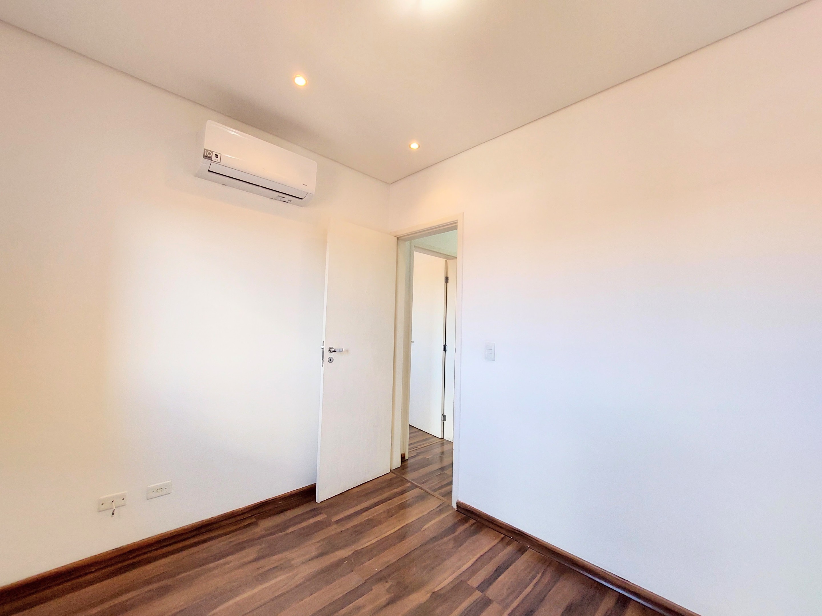 Linda Casa com 3 dormitórios /1 suíte na Granja Viana, foto 4 de 48