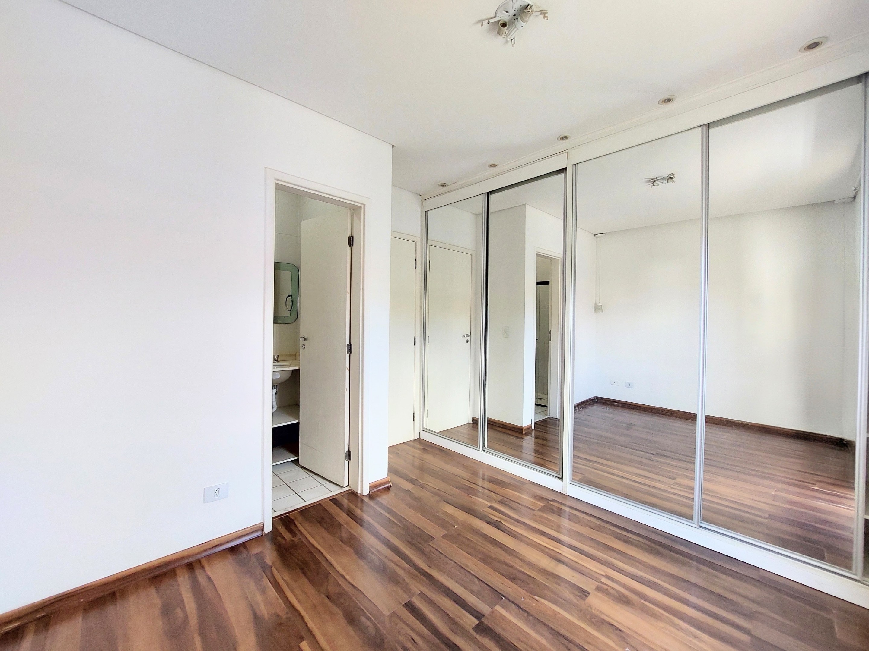 Linda Casa com 3 dormitórios /1 suíte na Granja Viana, foto 16 de 48