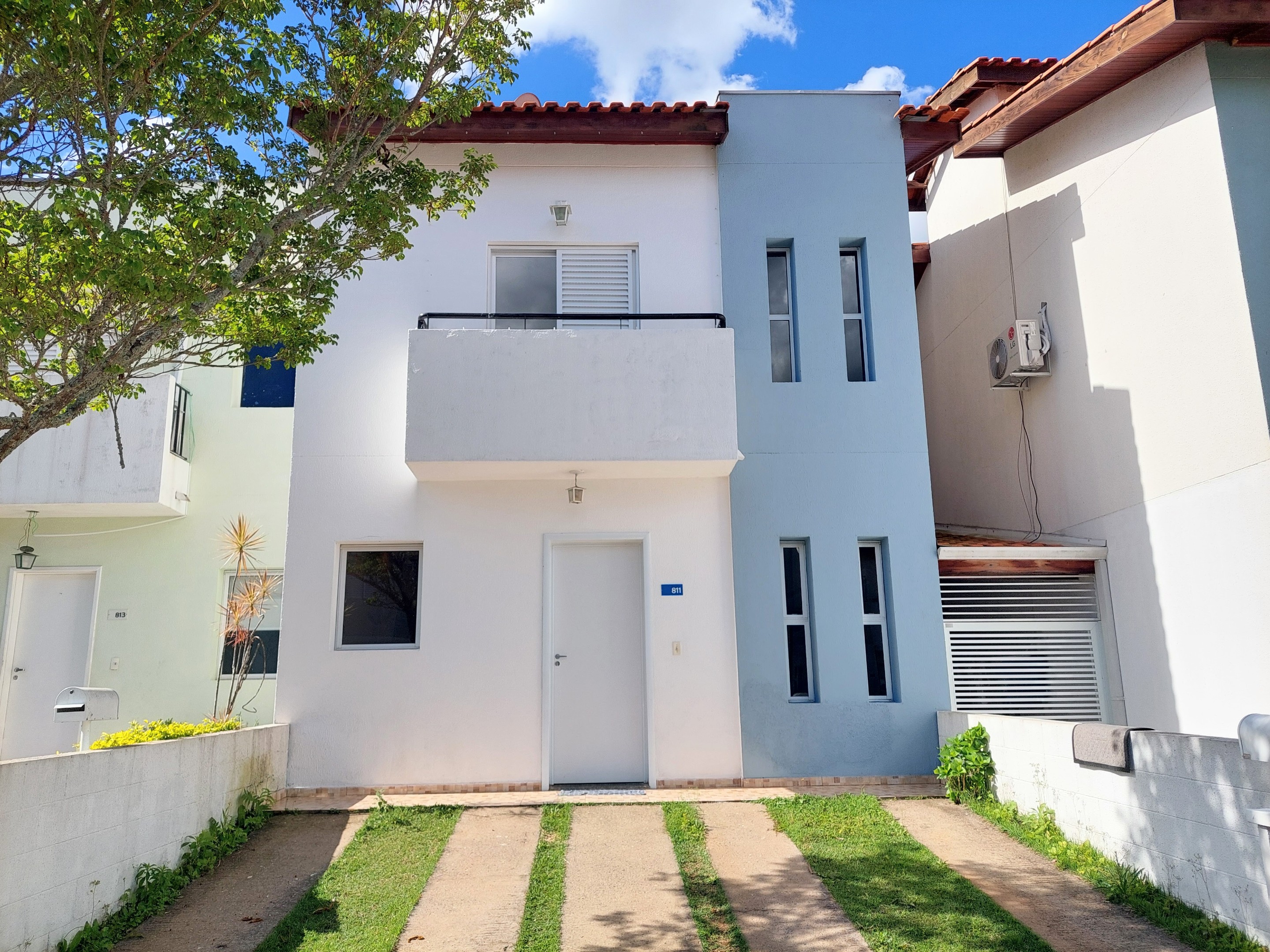 Linda Casa com 3 dormitórios /1 suíte na Granja Viana, foto 1 de 48