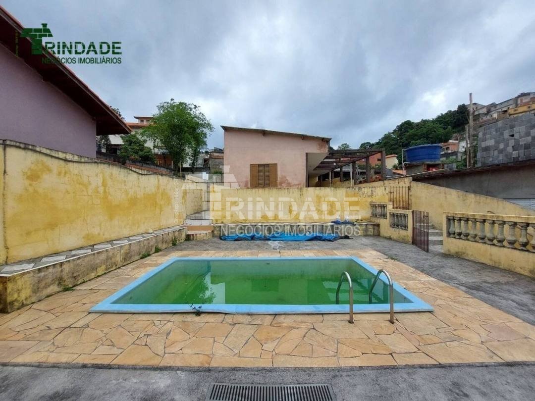 Casa com 5 dormitórios, 244 m², foto 3 de 31