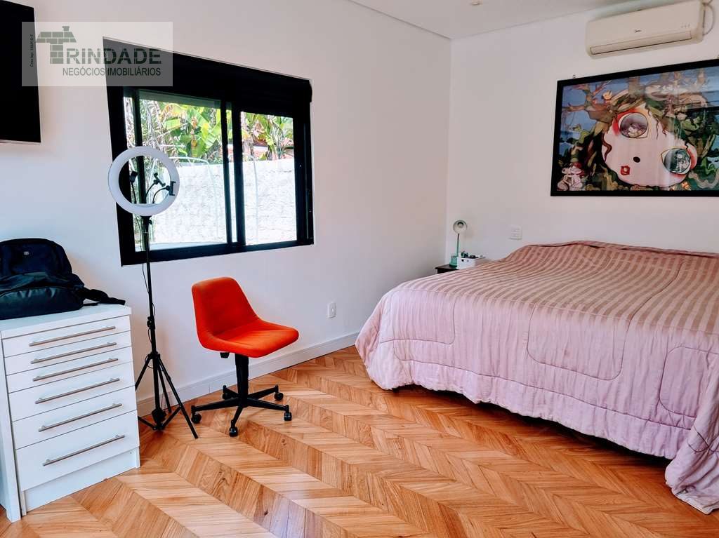 Linda casa térrea com 3 suítes na Granja Viana, foto 3 de 48