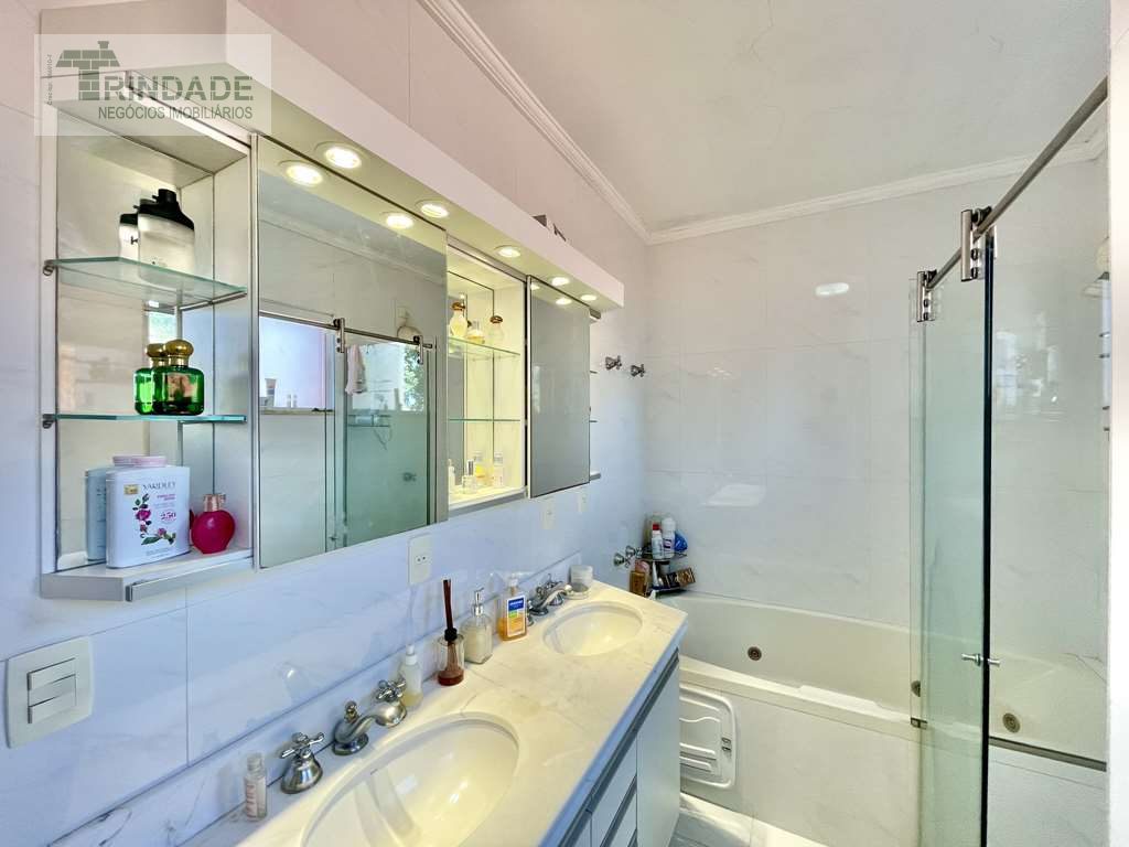 Linda casa c/ 4 suítes, lareira, gourmet e piscina!, foto 31 de 54