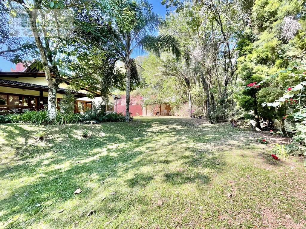 Casa impecável com 5 dormitórios / 3 suítes na Granja Viana, foto 39 de 53