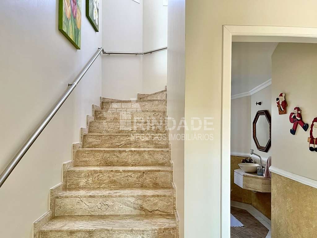 Linda casa com 4 suítes na Granja Viana, foto 18 de 49