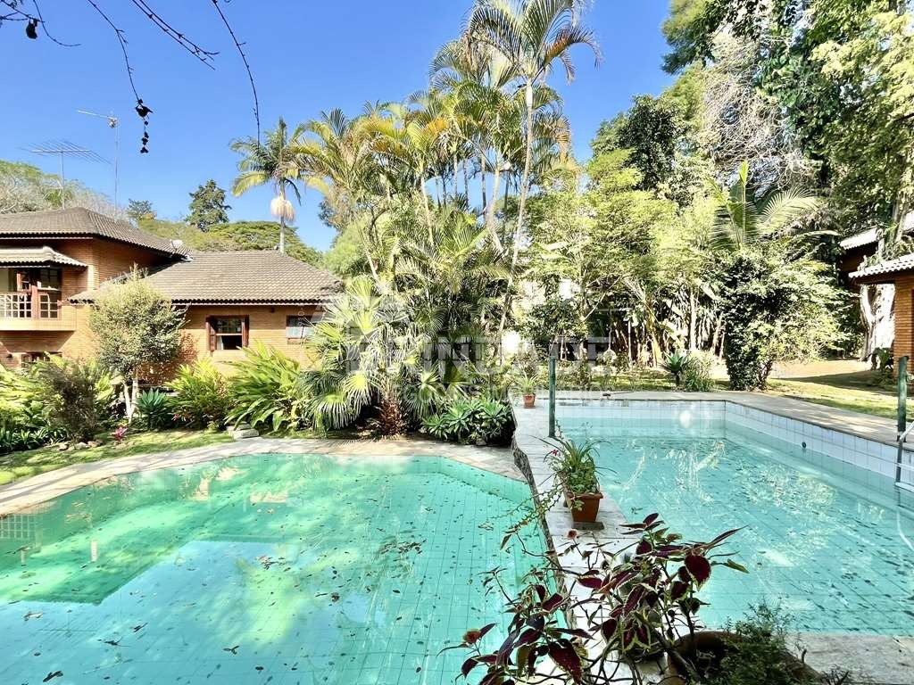 Linda casa com 5 suítes no miolo da Granja Viana, foto 45 de 53
