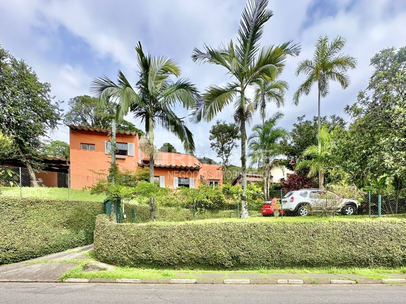 Casa com 4 dormitórios / sendo 1 suíte / Granja Viana / por 1.493.000,00, foto 1 de 60