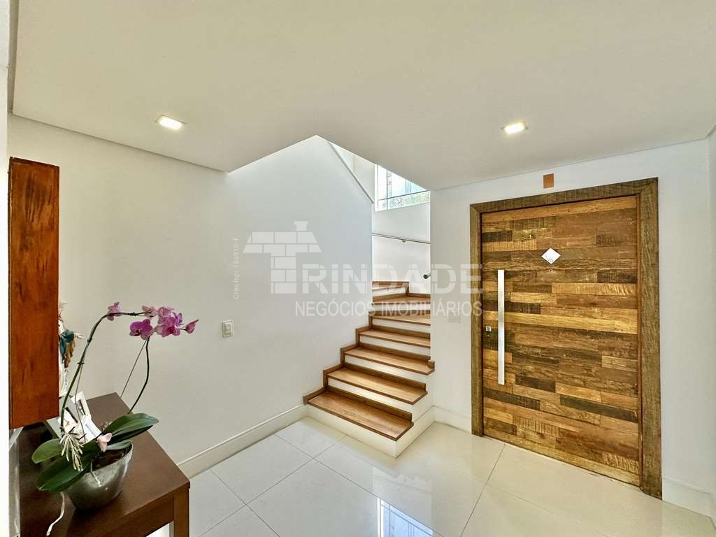 Casa ampla com 5 dormitórios / 4 suítes (1 no térreo) na Granja Viana, foto 29 de 47
