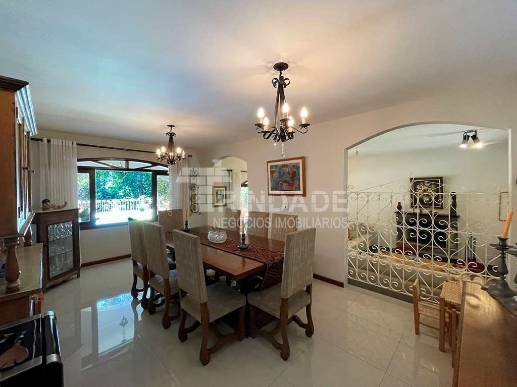 Linda Casa com 4 dormitórios / 2 suíte na Granja Viana, foto 14 de 55