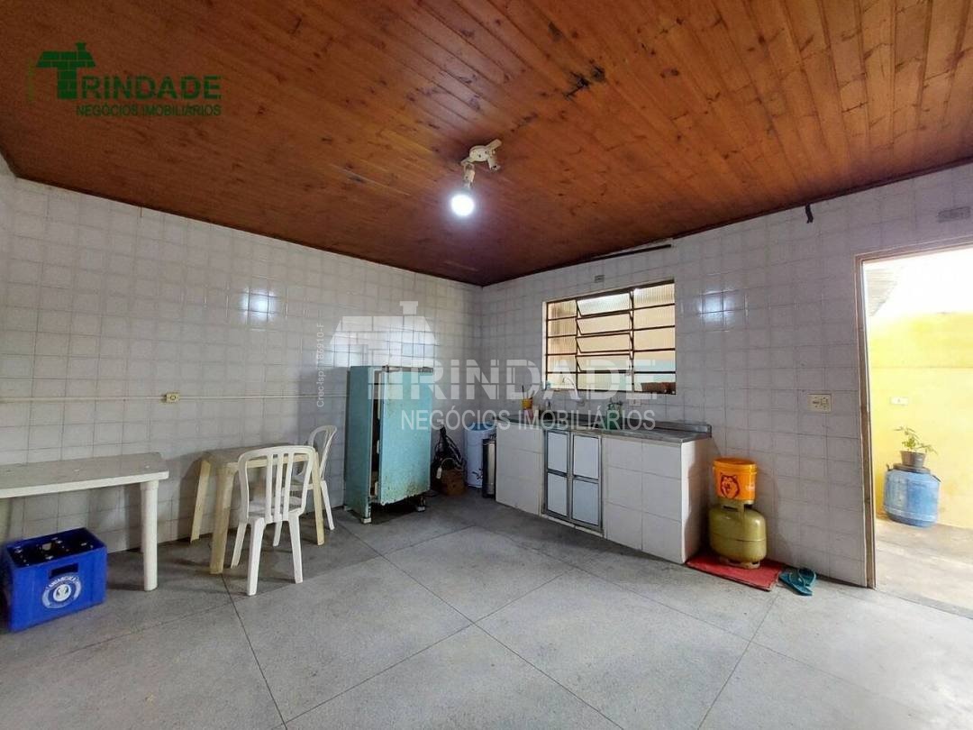 Casa com 5 dormitórios, 244 m², foto 8 de 31