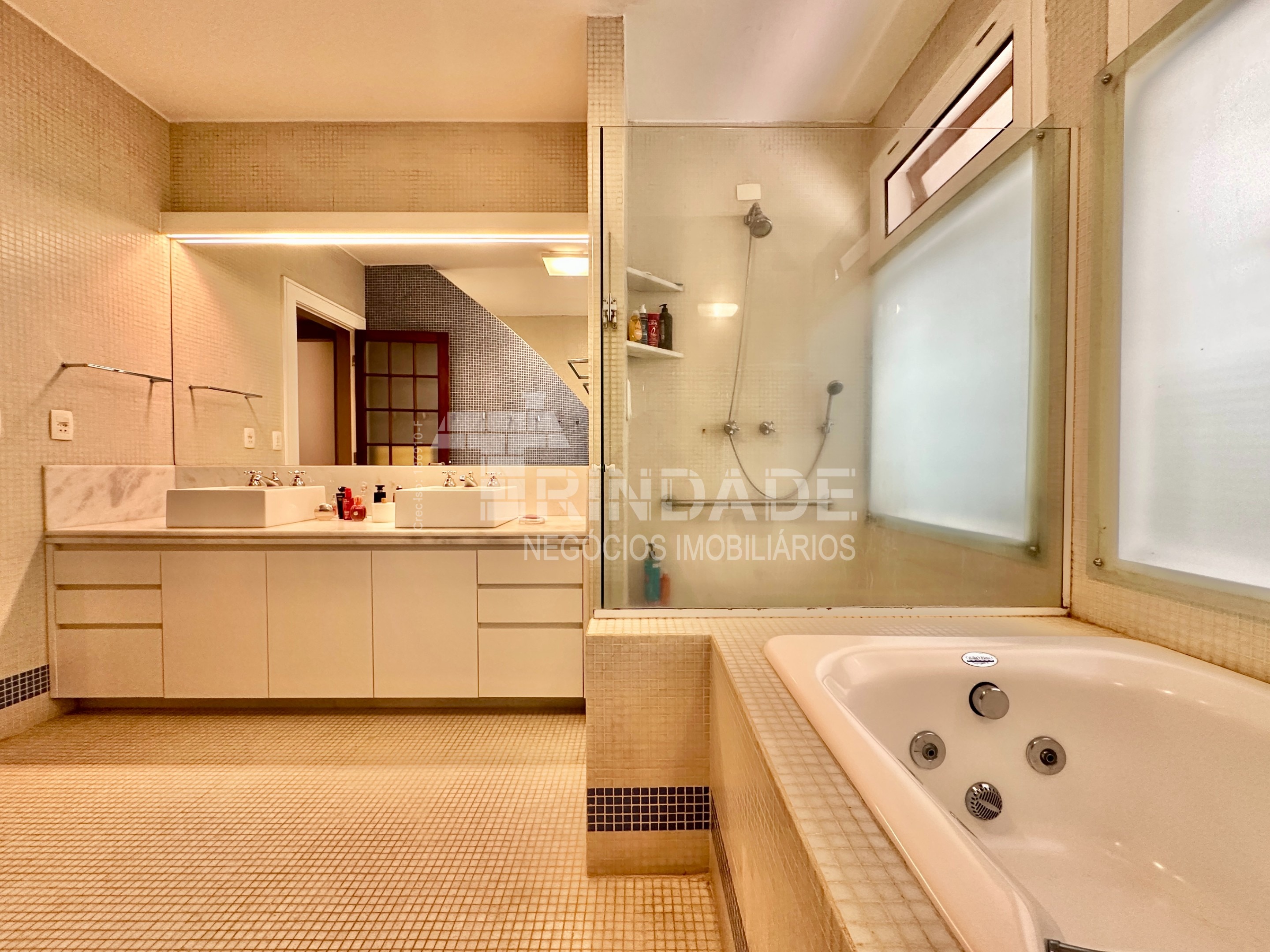 Casa linda de Arquiteto com 4 suítes na Granja Viana, foto 25 de 55