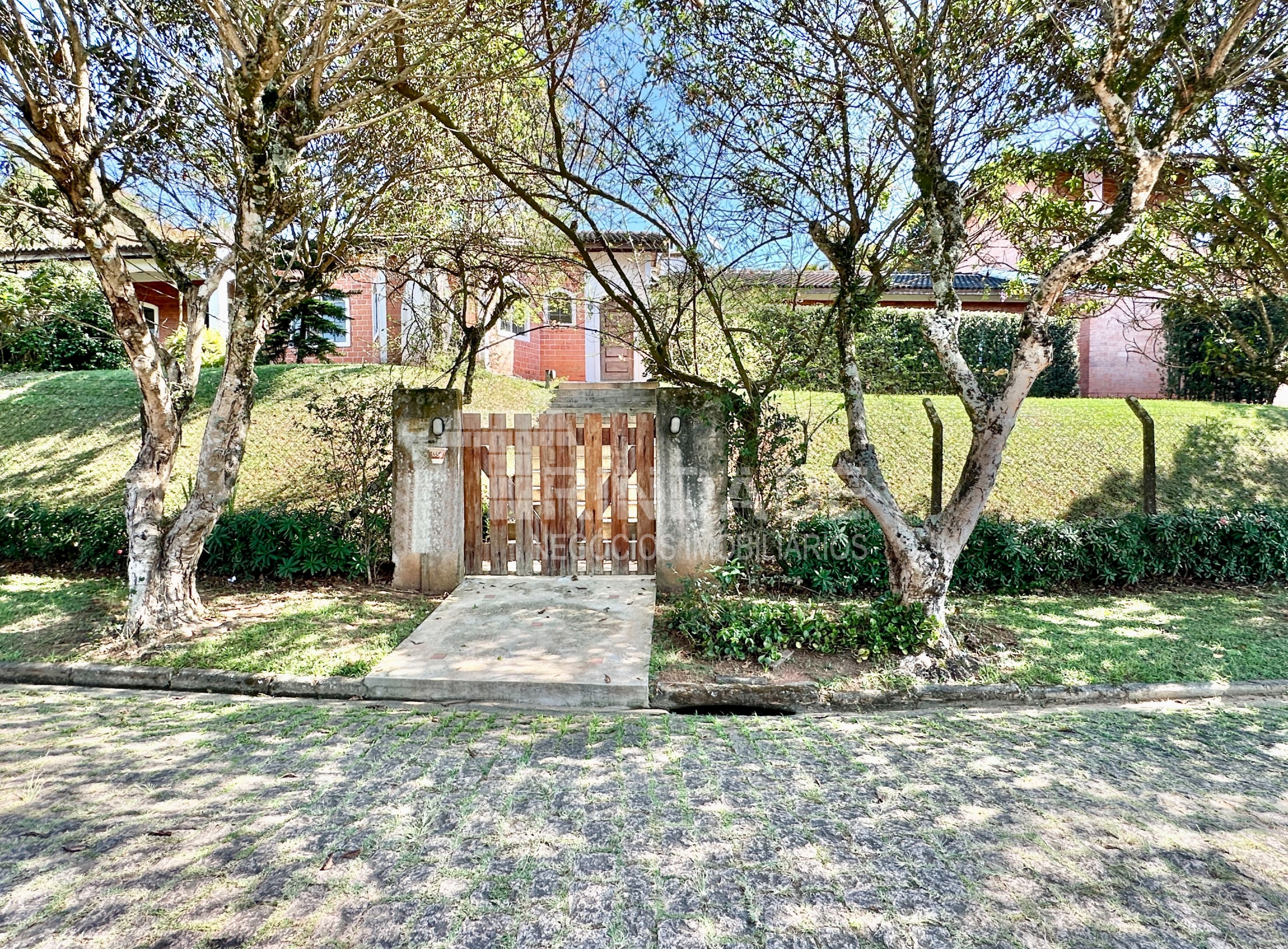 Casa com 4 dormitórios na Granja Viana / 322m², foto 16 de 52