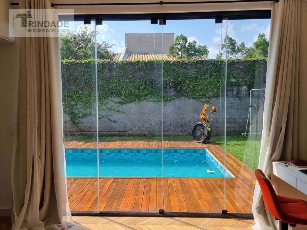 Linda casa térrea com 3 suítes na Granja Viana, foto 16 de 48