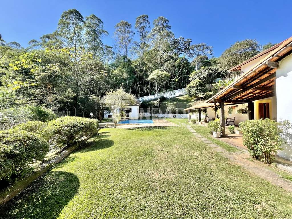 Casa com 3dormitórios/1suíte + hóspedes +caseiro / por 1.570.000,00, foto 8 de 49