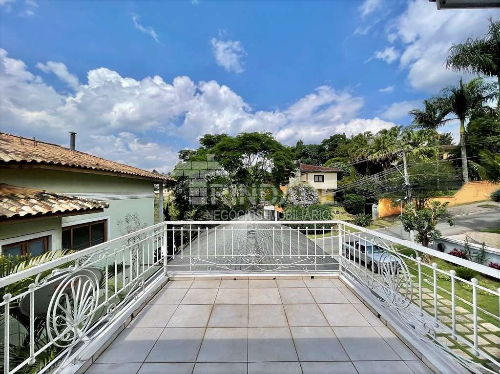 Linda casa com 4 suítes na Granja Viana, foto 27 de 49
