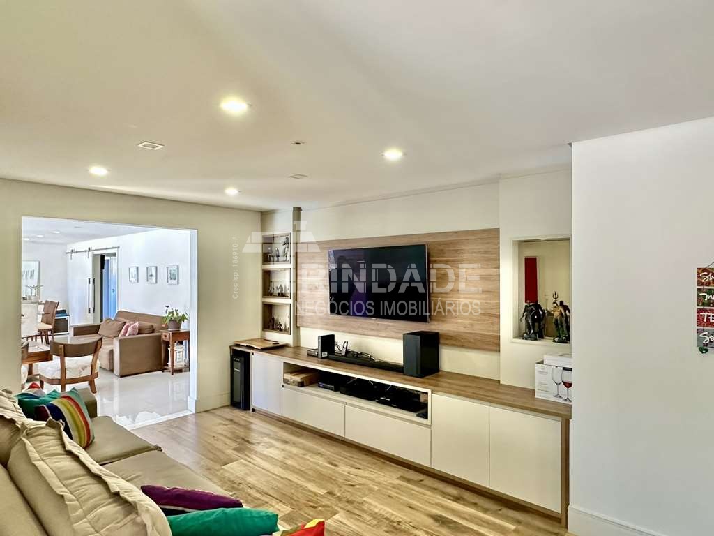 Casa ampla com 5 dormitórios / 4 suítes (1 no térreo) na Granja Viana, foto 17 de 47