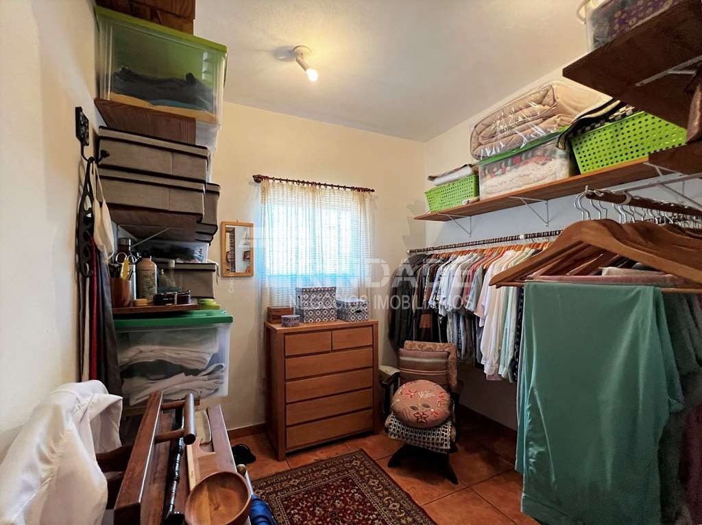 Casa com 5 dormitórios / 2suítes - Rústica e gourmet na Granja Viana, foto 37 de 65