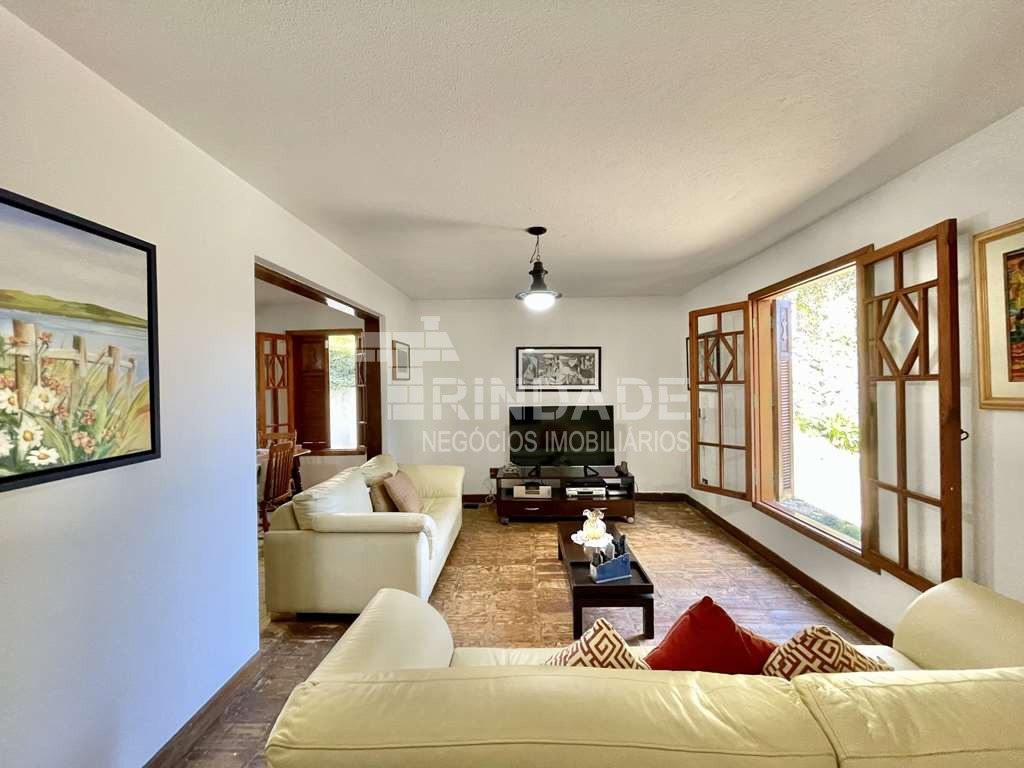 Casa com 3dormitórios/1suíte + hóspedes +caseiro / por 1.570.000,00, foto 18 de 49
