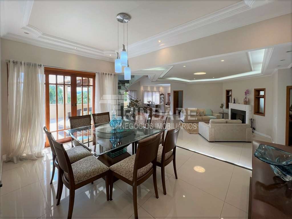 Casa impecável com 4 dormitórios / 3 suítes na Granja Viana, foto 17 de 48