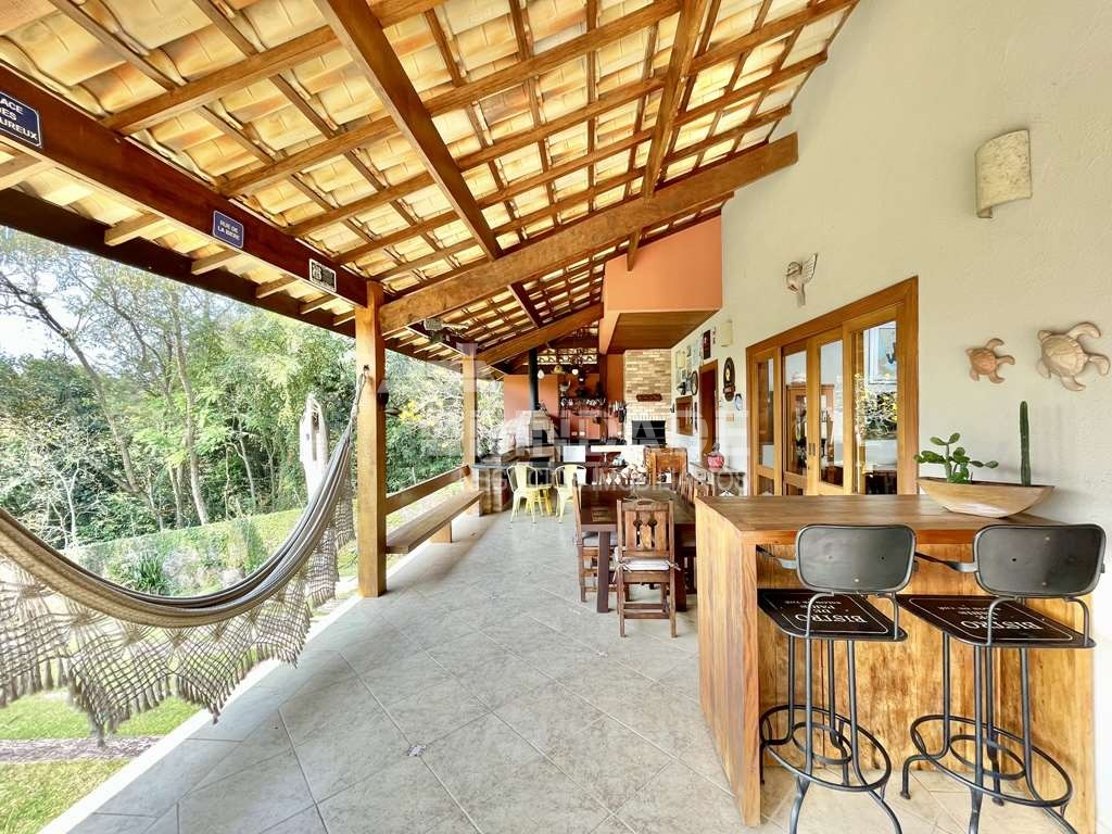 Casa com 4 suítes, piscina e campo de futebol na Granja Viana, foto 11 de 48