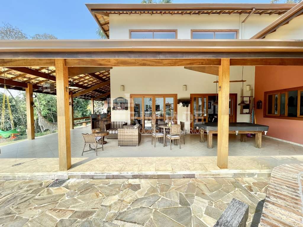 Casa com 4 suítes, piscina e campo de futebol na Granja Viana, foto 9 de 48