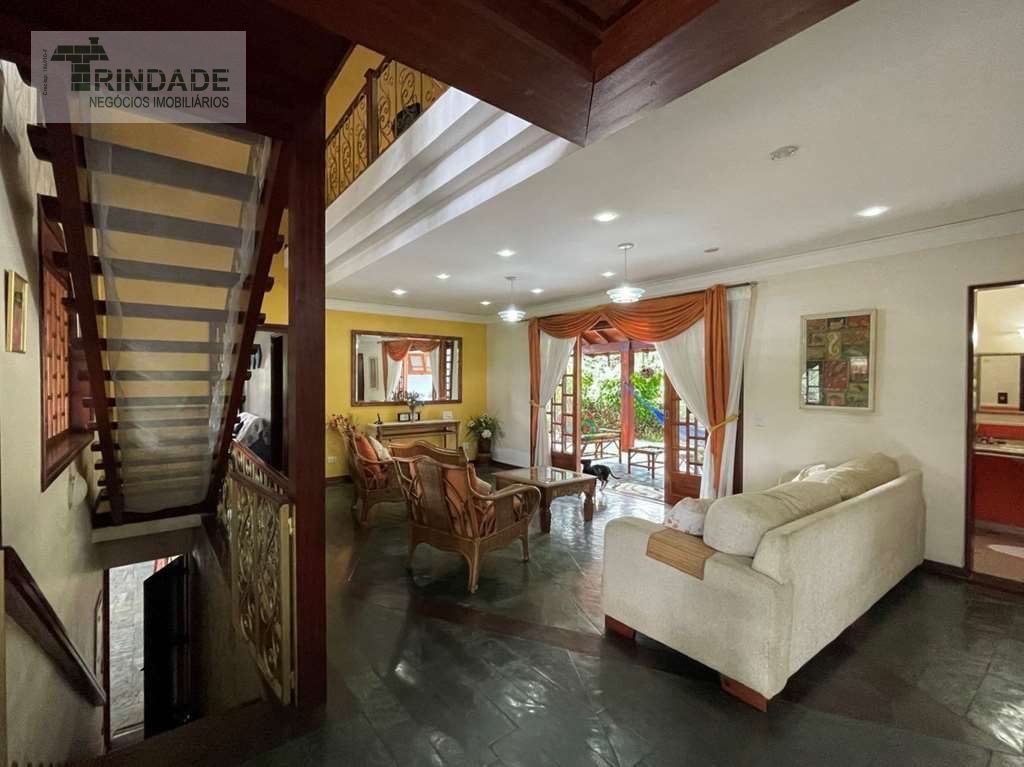 Casa confortável com 6 dormitórios / 1 suíte na Granja Viana, foto 10 de 48