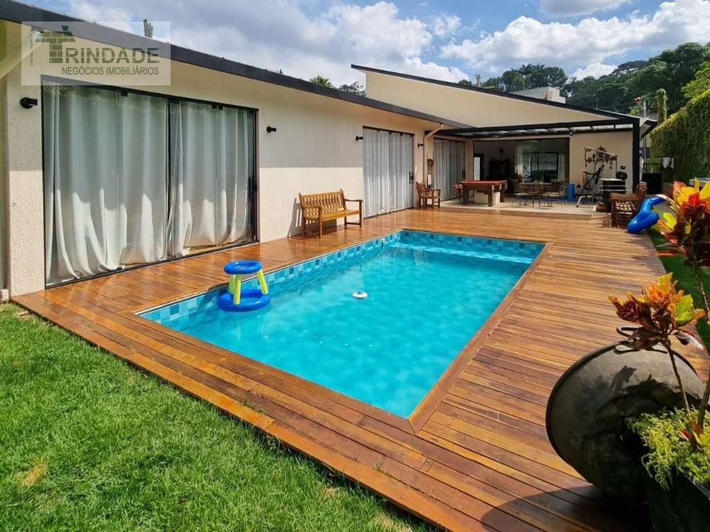 Linda casa térrea com 3 suítes na Granja Viana, foto 1 de 48