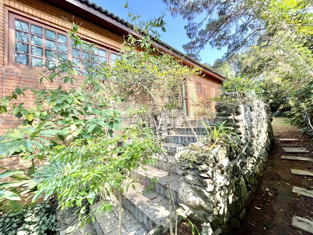 Linda casa com 5 suítes no miolo da Granja Viana, foto 8 de 53