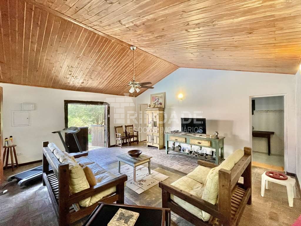 Casa com 3dormitórios/1suíte + hóspedes +caseiro / por 1.570.000,00, foto 40 de 49