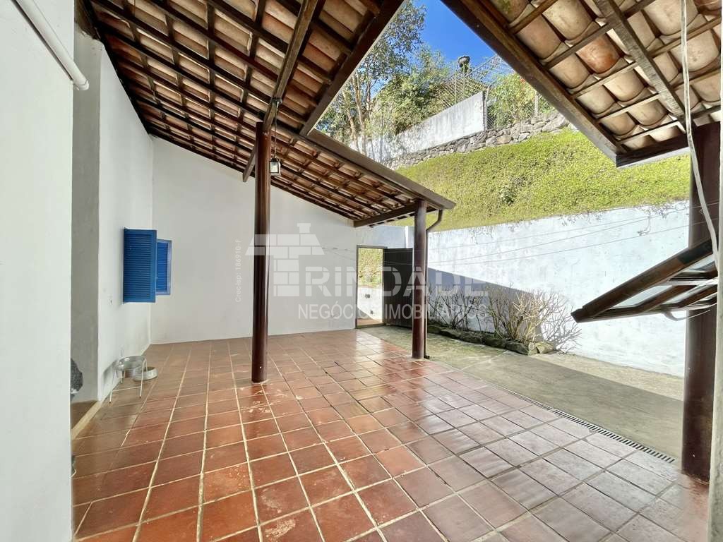 Casa com 3dormitórios/1suíte + hóspedes +caseiro / por 1.570.000,00, foto 22 de 49