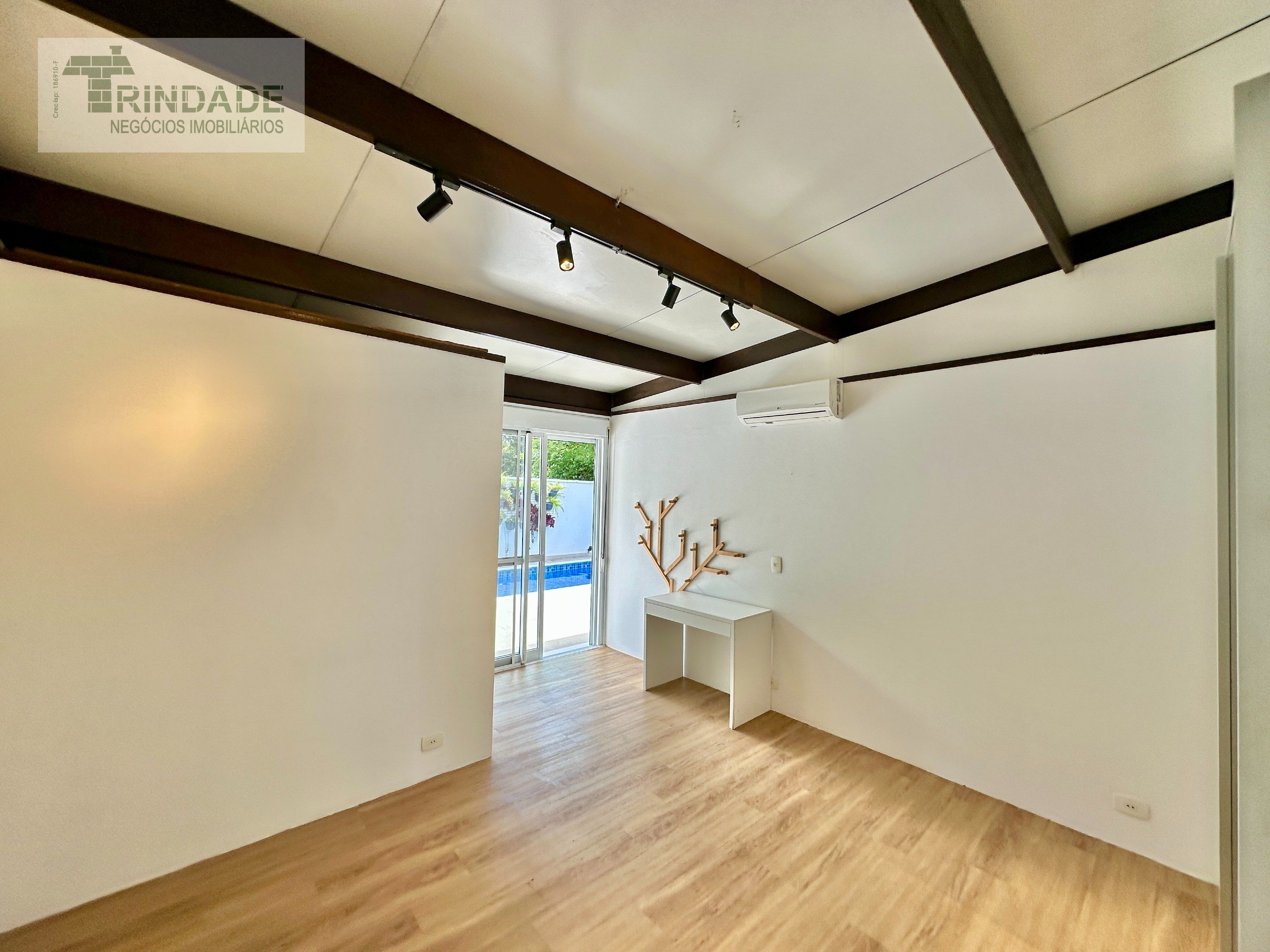 Casa térrea moderna com 3 suítes na Granja Viana, foto 28 de 56