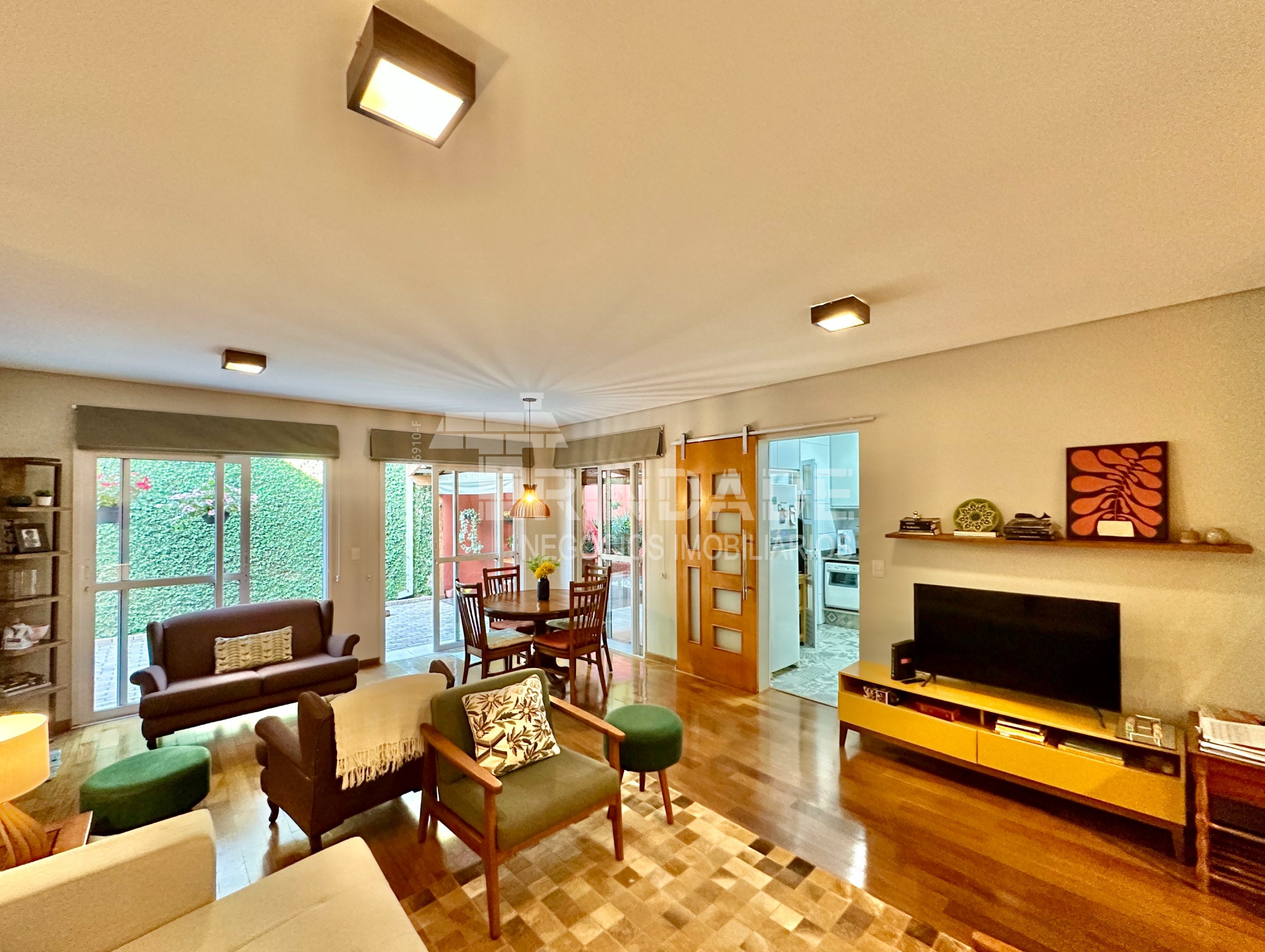 Casa Impecável na Granja Viana com 4 dormitórios / sendo 2 suítes, foto 4 de 51